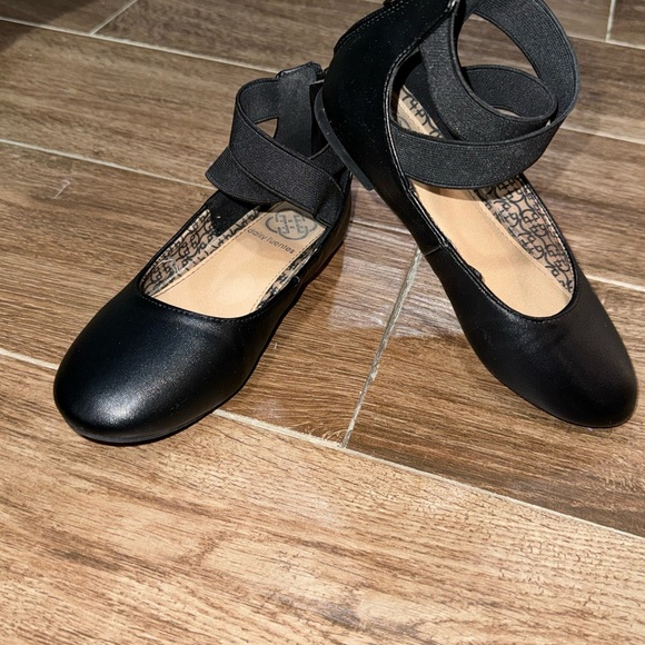 Daisy Fuentes Other - Toddler girls  size 12 daisy Fuentes dress shoes